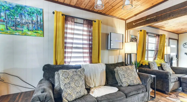 < 1 Mi to Beach! Galveston Gem w/ Outdoor Oasis