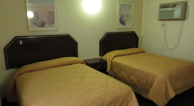 Четырёхместный номер Standard Budget Inn Hollywood