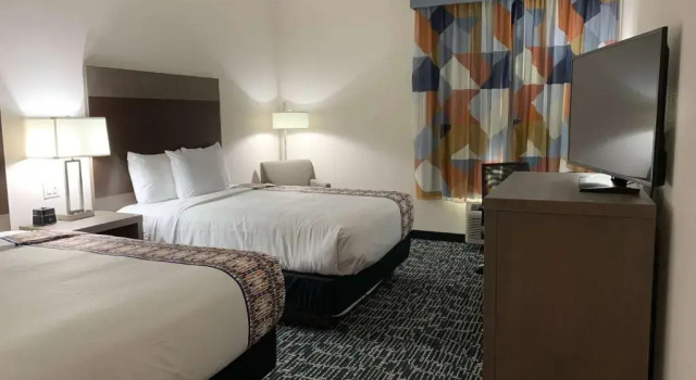 Четырёхместный номер Standard La Quinta Inn & Suites by Wyndham-Red Oak TX IH-35E