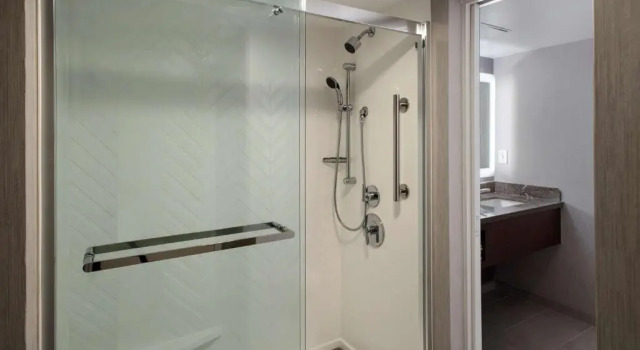 Двухместный люкс с 2 комнатами с балконом Embassy Suites by Hilton Bethesda Washington DC