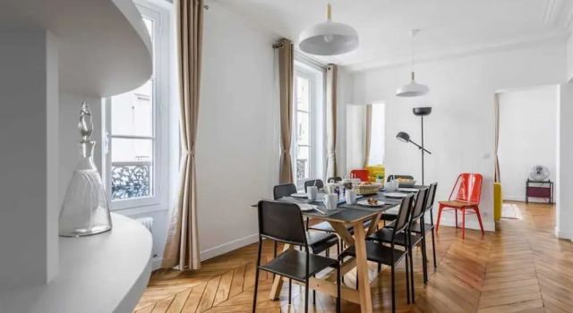 Luxury 4-bdr Apartment Near Saint-germain-des-prés, Забронировать Апартаменты/квартира Париж Иль-де-Франс, рядом с Станция метро Solférino