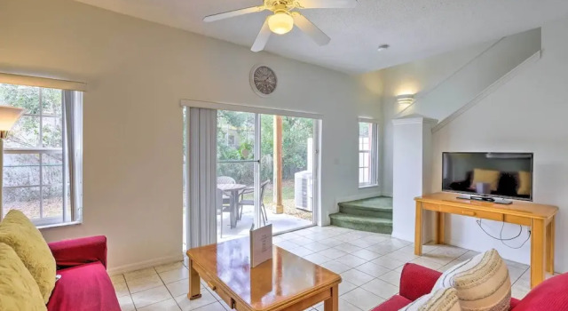 Cozy Kissimmee Townhome ~ 8 Mi to Disney World!