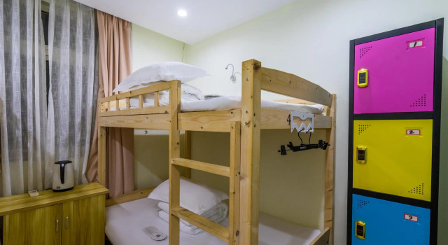 Кровать в общем номере (женский номер) Hangzhou Memory Travel International Hotel-Edge Westlake
