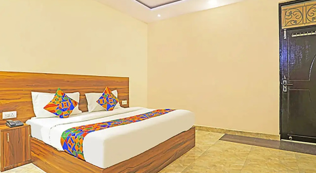 Номер Deluxe FabHotel The Happiness