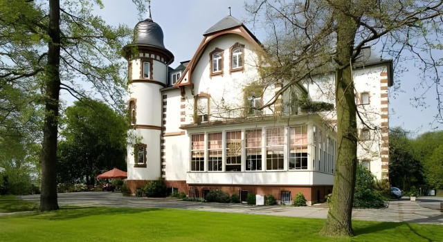 Landhotel Sophienhöhe, Забронировать Вилла Керпен Северный Рейн-Вестфалия