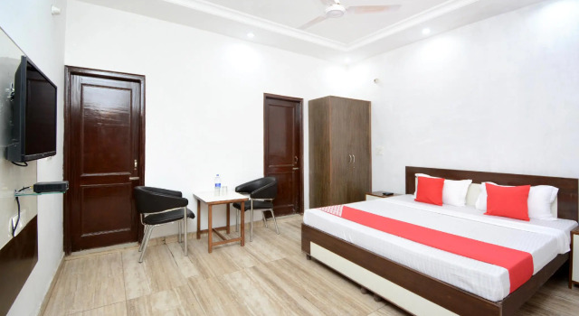 OYO 30349 Hotel Mm Crown, Забронировать Отель Зиракпур штат Харьяна