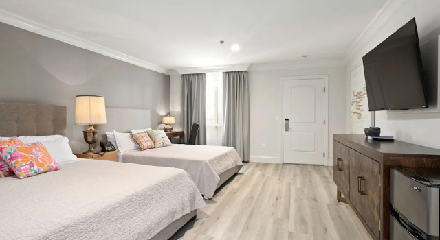 Четырёхместный номер Standard Hotel Huntington