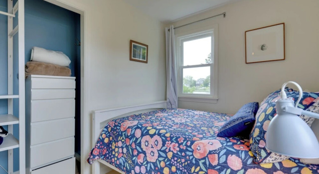 Cozy Narragansett Cottage w/ Dock & Outdoor Shower, 예약 휴가용 주택 나라간셋 로드아일랜드