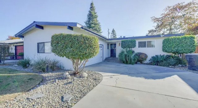 Visalia Vacation Rental w/ Yard: 1 Mi to Downtown, Reserva ahora Casa o chalet Visalia California