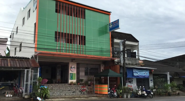 Pro Chill Krabi Guesthouse, Забронировать Отель «постель и завтрак» Отели Краби-таун с парковкой, рядом с Khao Khanap Nam, Парковка