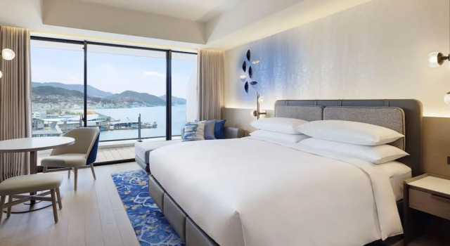 Двухместный номер Premium с балконом и с видом на гавань Nagasaki Marriott Hotel