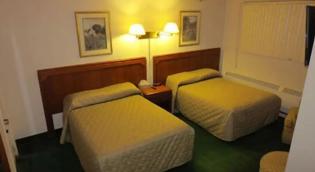Четырёхместный номер Standard Canadiana Motel
