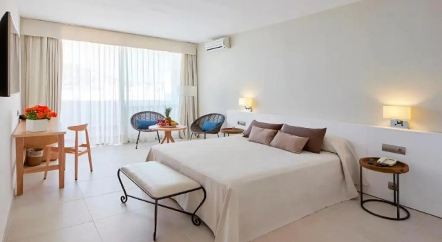 Двухместный номер с террасой Deluxe с видом на море Hotel Tres Torres