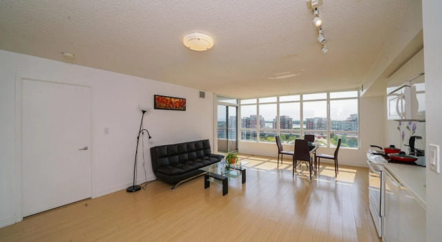 Spacious 2 Br condo by CN Tower