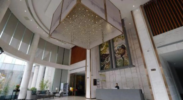 Daqing Jixiang Kaiyue Business Hotel (Daqing East Station People's Hospital), Book Hotel Hoteller i Daqing med pool, Swimmingpool