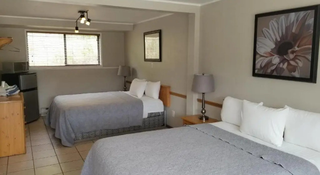 Четырёхместный номер Standard Osoyoos Lakeview Inn & Suites