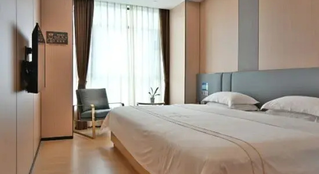 Семейный люкс Yiman Hotel (Foshan West Railway Station Shadi Airport)