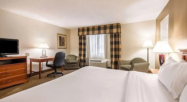 Люкс The Lux Hotel & Conference Center, an Ascend Collection Hotel