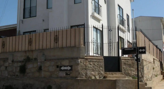 B&B Hostel CasaMoro, Забронировать Отель «постель и завтрак» Винья-дель-Мар область Вальпараисо, рядом с Holy Water