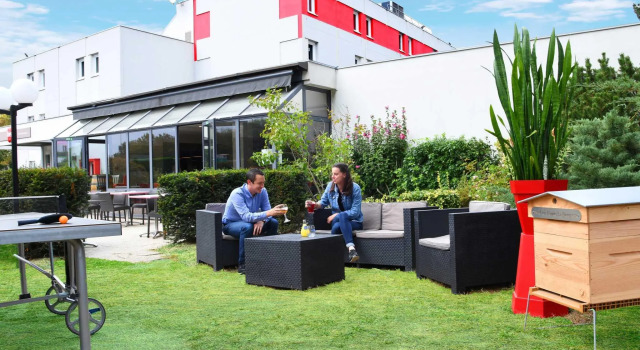 Кровать в общем номере Ibis Nantes la Beaujoire Parc Expo