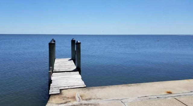 Коттедж Saybrook Manor House, Walk to Cove Beach!