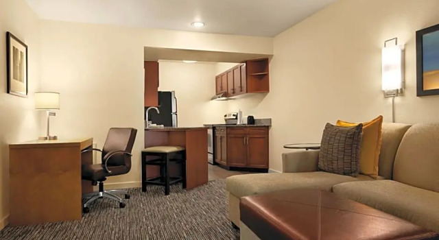 Двухместный люкс с видом на бассейн Hyatt House Pleasanton