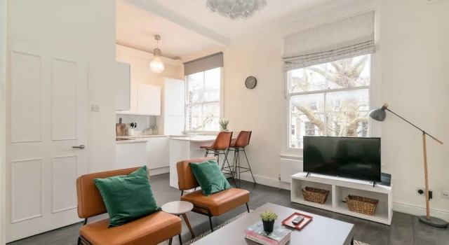 Modern 2BR Home in West London!