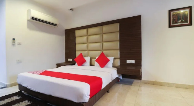 Oyo 60162 City Club And Hotels, Забронировать Отель Отели Гомти Нагара 3 звезды, 3*