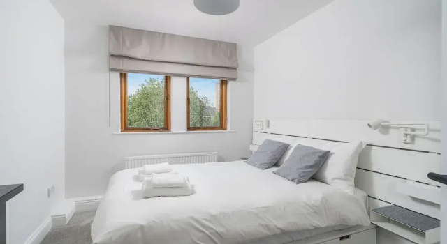 Апартаменты Chic 2BR Battersea Flat - Terrace & Pet-Friendly