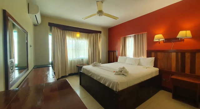 Двухместный номер Premium с балконом Caye Caulker Plaza Hotel