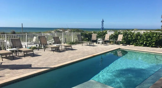 Апартаменты Joyce's Beachfront Suite 3