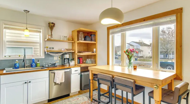 Коттедж 12 Mi to Bozeman: Duplex w/ Sauna & Yard