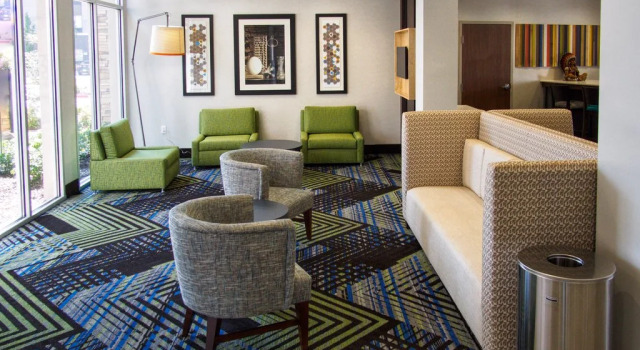 Holiday Inn Express & Suites Moore by IHG