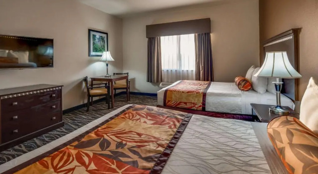 Четырёхместный номер Deluxe Best Western Plus Battle Ground Inn & Suites