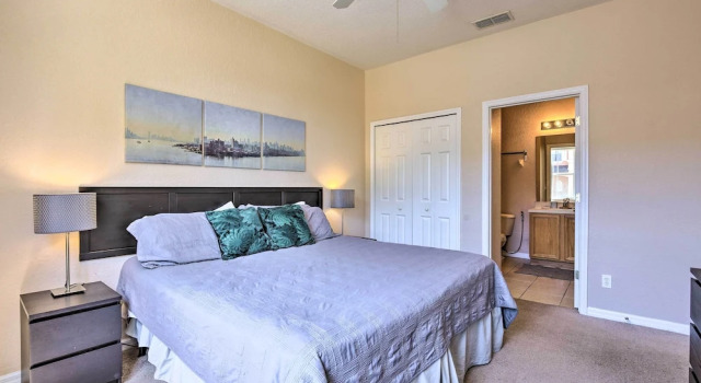Cozy Resort Townhome w/ Gas Grill, 3 Mi to Disney!, Rezerwuj Ośrodek wypoczynkowy Hotele w Kissimmee z parkingiem, Parking