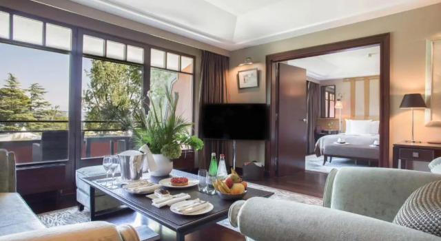 Люкс с видом на озеро La Réserve Genève Hotel & Spa