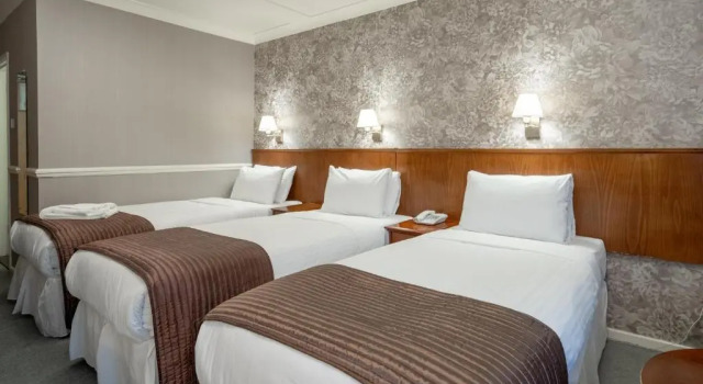 Трёхместный номер Standard The Clarendon Hotel
