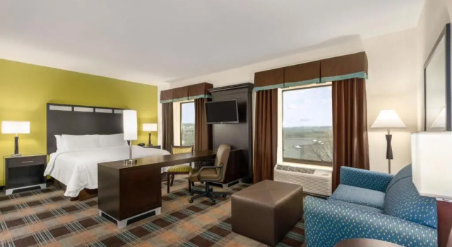 Люкс Hampton Inn & Suites York South