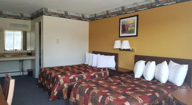 Clark's Beach Motel, Boek Motel Old Forge 