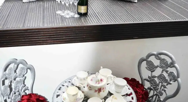 Коттедж Looking Glass Cottage