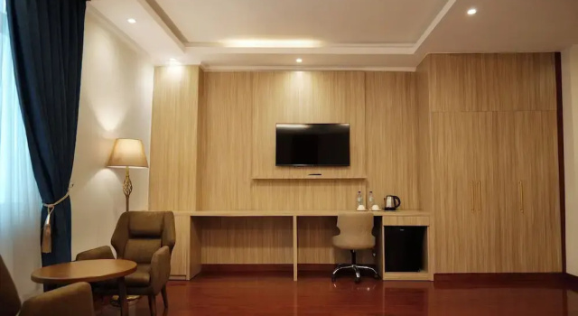 Crescent International Hotel