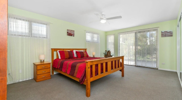 Beach House on Poinciana, Varaa Lomakoti Tallebudgera Queensland