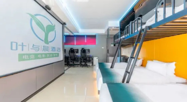 Кровать в общем номере Ye and Chen E-sports Film Hotel (New Railway Station Evergrande Huafu Branch)