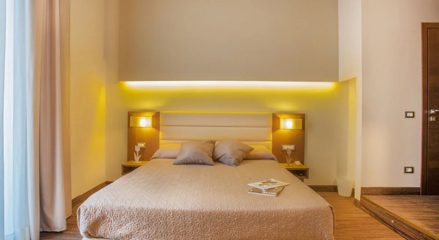 Classic Comfort Room Naples City Center, Забронировать Отель «постель и завтрак» Неаполь Кампания, рядом с Церковь Пио Монте делла Мизерикордия