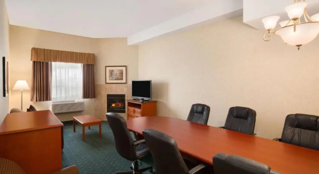 Двухместный люкс c 1 комнатой Travelodge by Wyndham Strathmore