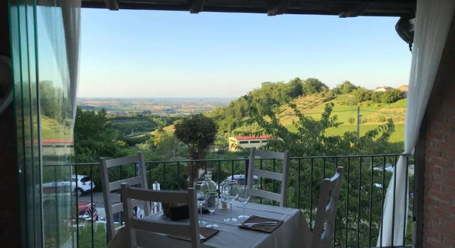 Locanda Il Cortile, Boek Hotel Hotels in Monferrato met parkeren, Parkeren