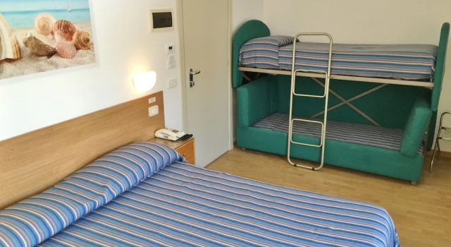 Четырёхместный семейный номер Standard Hotel Mayor