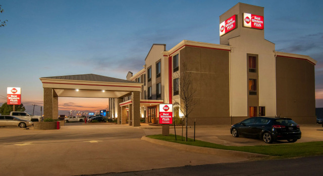 Best Western PLUS Memorial Inn, Prenota Hotel Hotel a Oklahoma con piscina, Piscina