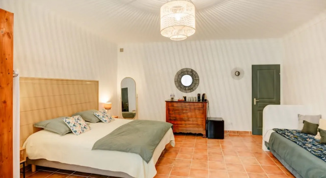 Трёхместный номер Comfort с видом на внутренний двор Domaine de lOsage