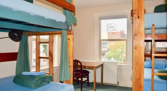 Кровать в общем номере (женский номер) Green Tortoise Hostel Seattle